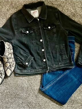 Mossimo Black Denim Jacket Size L Cropped Fitted Jean Jacket Classic Trucker